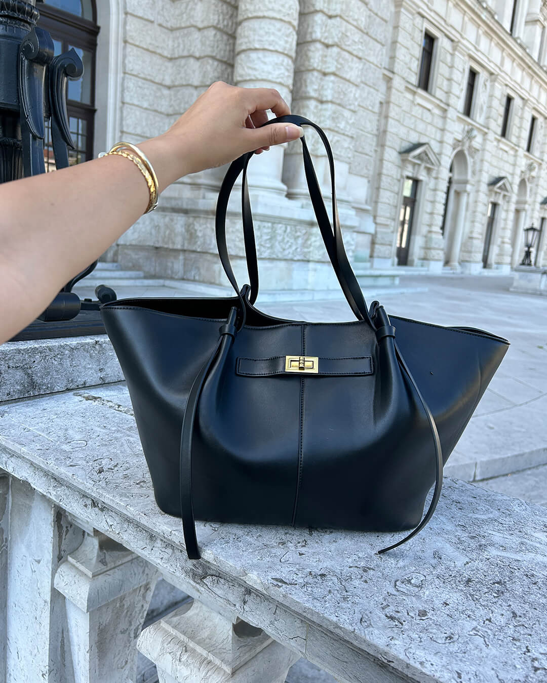 ASTRID | Luxe Curve Shopper