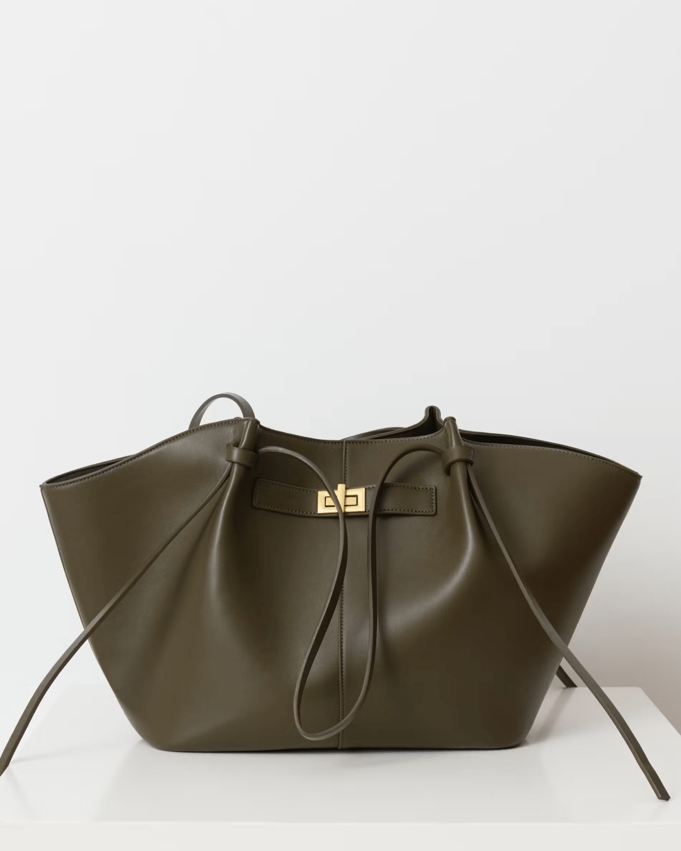 ASTRID | Luxe Curve Shopper